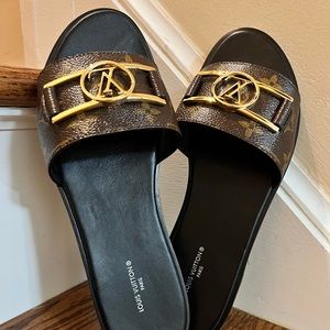 Louis Vuitton Lock it Flat Mule Size 39 (Shoe bags included)